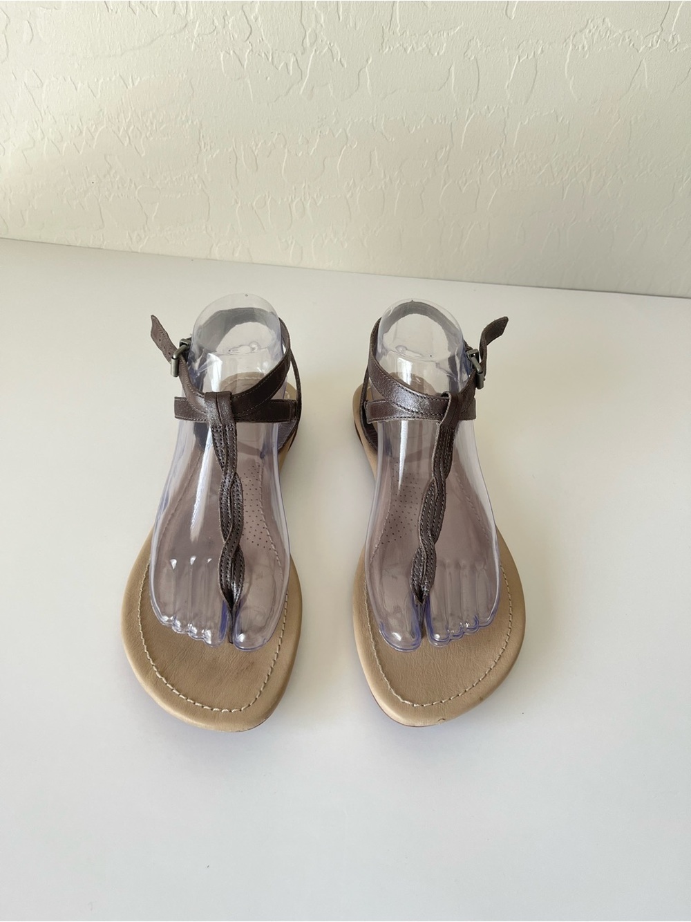 UGG Strappy Slingback Thong Leather Sandals Size Women’s 8 Silver - Picture 3 of 6